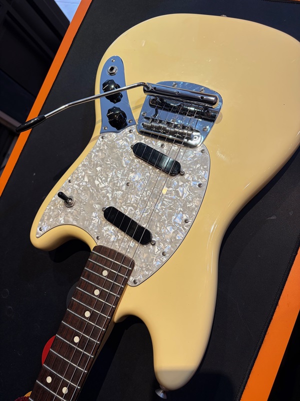 Fender USA  American Performer Mustang, Rosewood Fingerboard, Vintage Whiteの画像